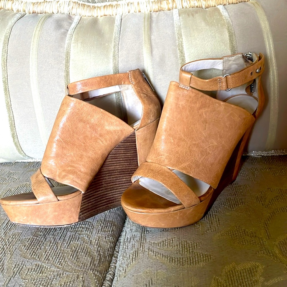 Michael Kors open toe heeled sandals. 6 1/2